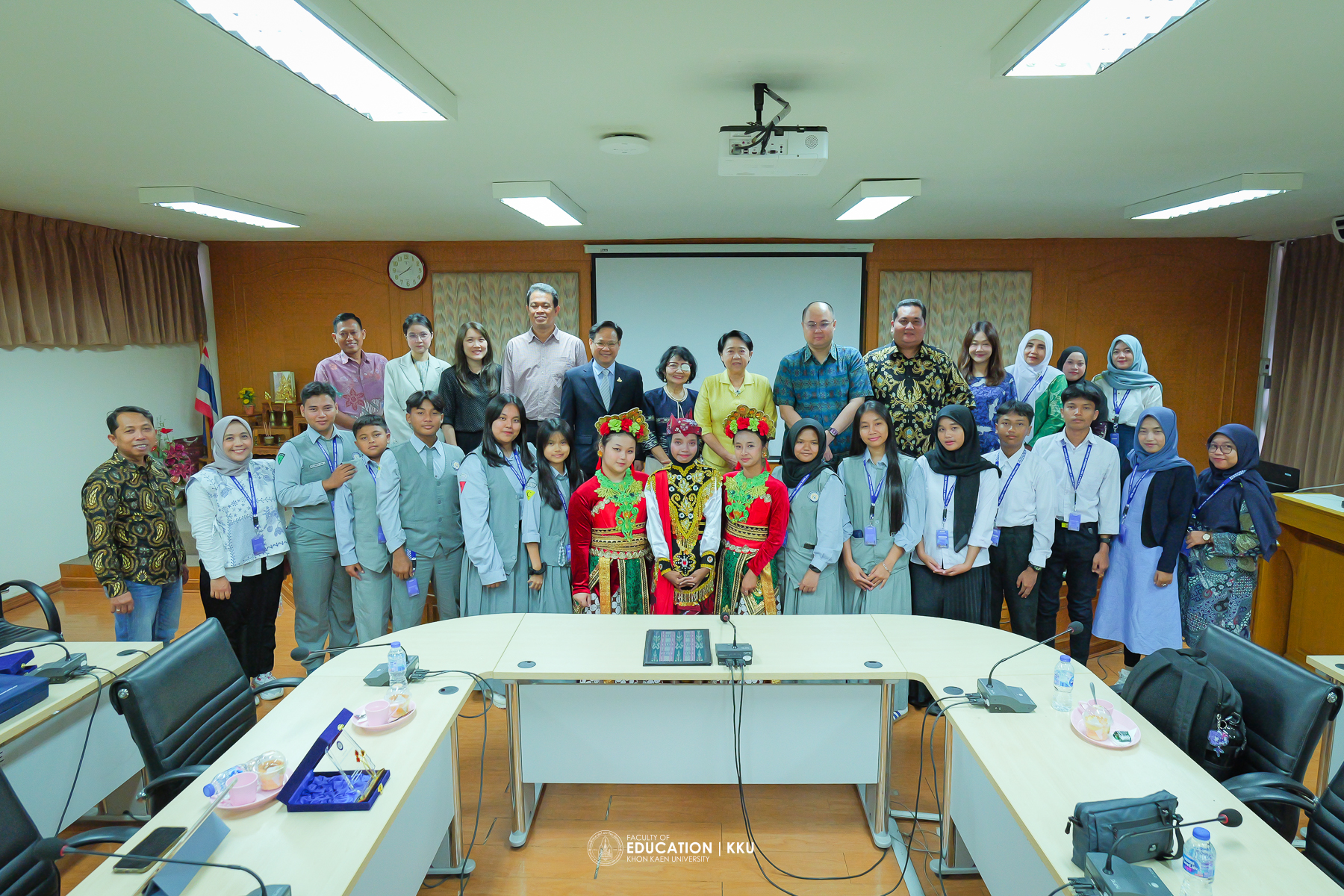 ศึกษาศาสตร์ มข. กระชับความสัมพันธ์การศึกษา-วัฒนธรรม ต้อนรับคณะผู้บริหาร ครู และนักเรียนจาก Universitas Negeri Surabaya อินโดนีเซีย